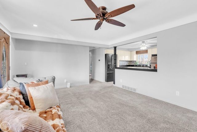 8133 Southfield Drive, Shelby Twp, MI 48316