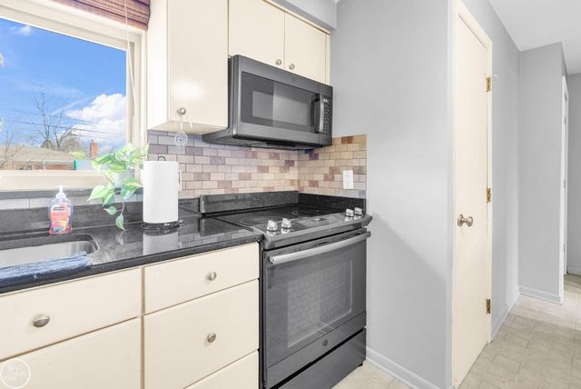 8133 Southfield Drive, Shelby Twp, MI 48316