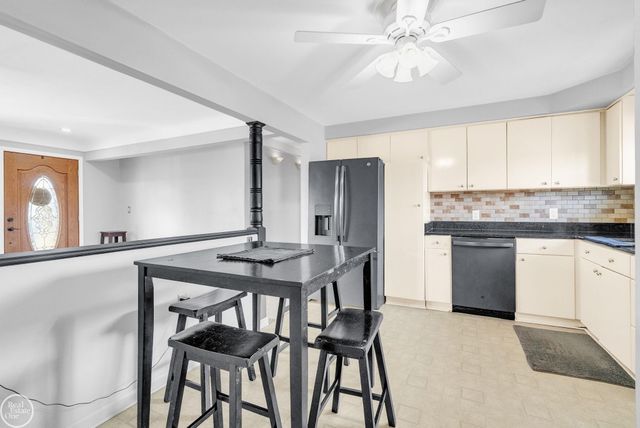 8133 Southfield Drive, Shelby Twp, MI 48316