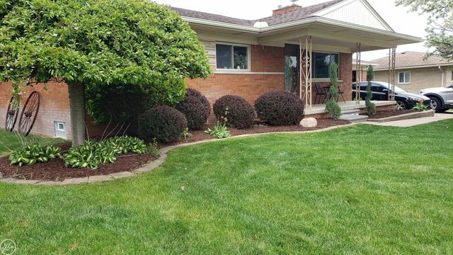 8133 Southfield Drive, Shelby Twp, MI 48316