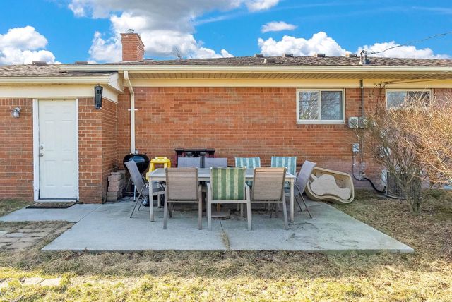 8133 Southfield Drive, Shelby Twp, MI 48316