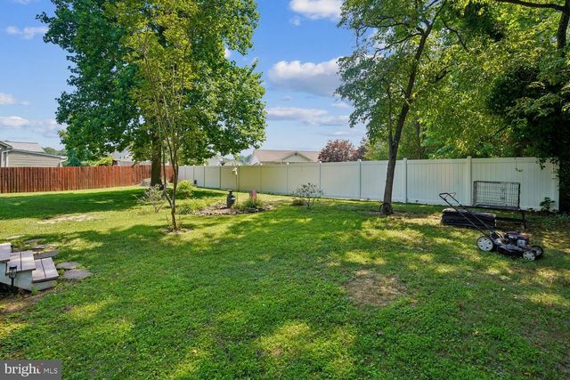 852 WHISPERING PINE CIR, Lusby, MD 20657