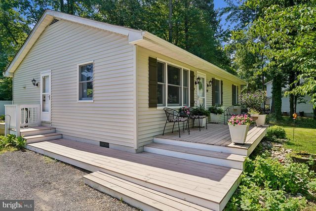 852 WHISPERING PINE CIR, Lusby, MD 20657