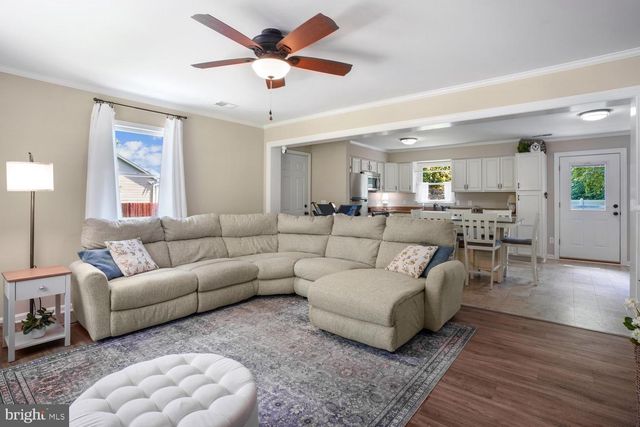 852 WHISPERING PINE CIR, Lusby, MD 20657