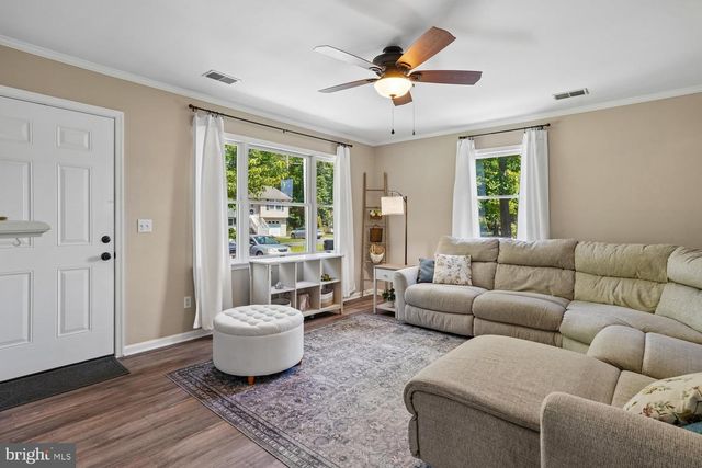 852 WHISPERING PINE CIR, Lusby, MD 20657