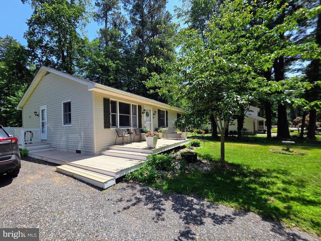852 WHISPERING PINE CIR, Lusby, MD 20657
