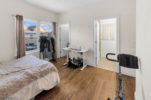 327 S Park St, Elizabeth City, NJ 07206