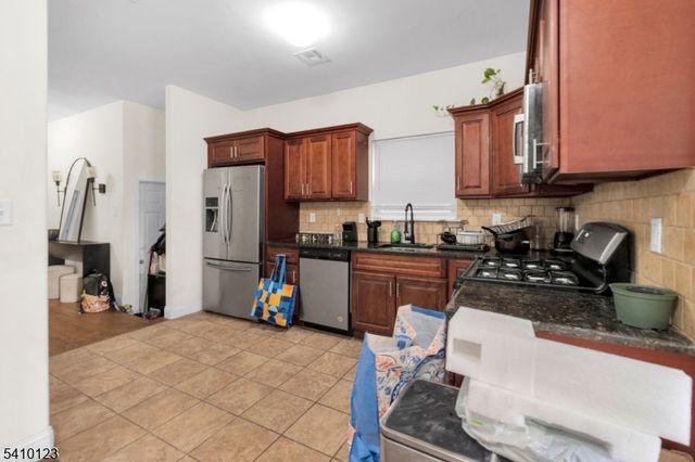 327 S Park St, Elizabeth City, NJ 07206