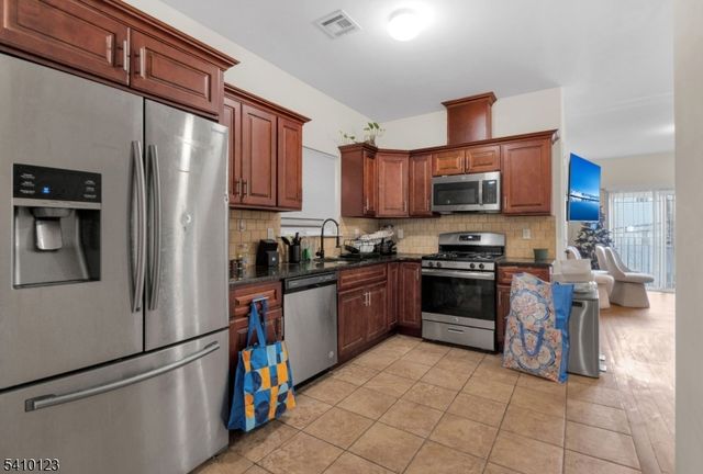 327 S Park St, Elizabeth City, NJ 07206