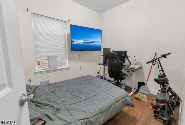 327 S Park St, Elizabeth City, NJ 07206