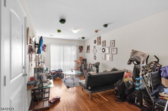 327 S Park St, Elizabeth City, NJ 07206