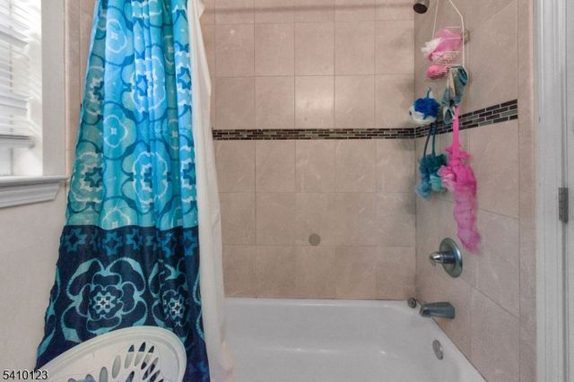 327 S Park St, Elizabeth City, NJ 07206