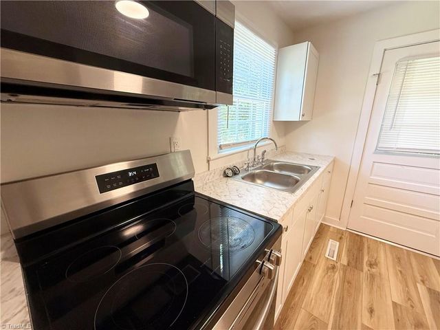 2604 Lyndhurst Avenue, Winston-salem, NC 27103