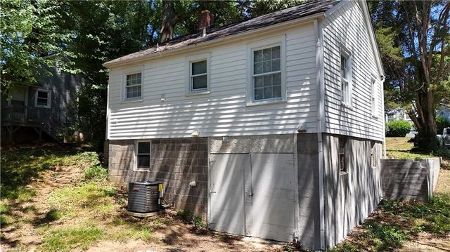 2604 Lyndhurst Avenue, Winston-salem, NC 27103