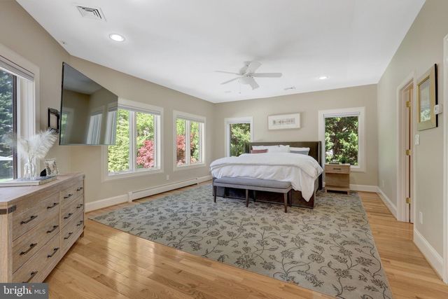 2850 ROSEMARY LN, Falls Church, VA 22042