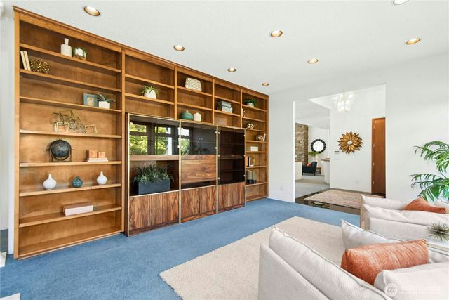 25725 NE 80th Street, Redmond, WA 98053
