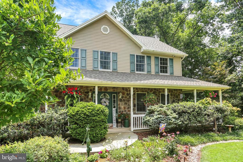 90 SARAH DR, Dover, PA 17315