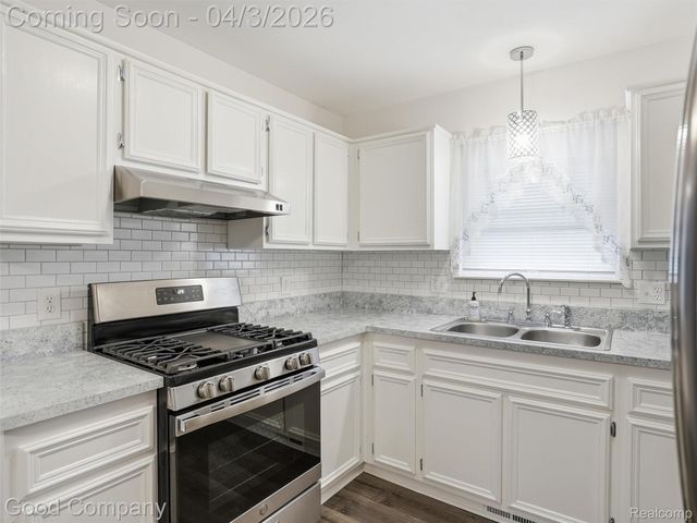 27825 Kaufman Street, Roseville, MI 48066