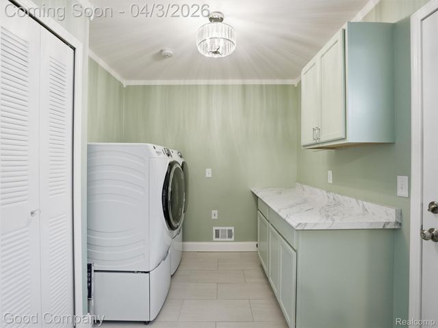 27825 Kaufman Street, Roseville, MI 48066