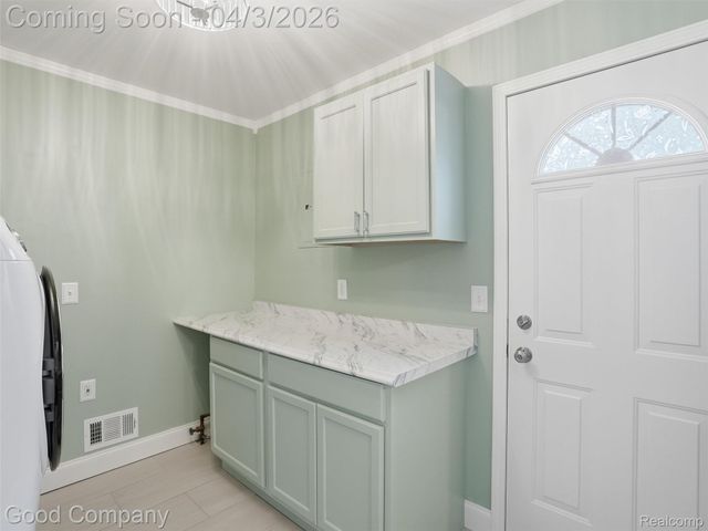 27825 Kaufman Street, Roseville, MI 48066