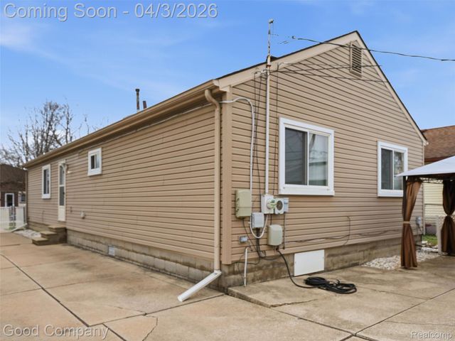 27825 Kaufman Street, Roseville, MI 48066