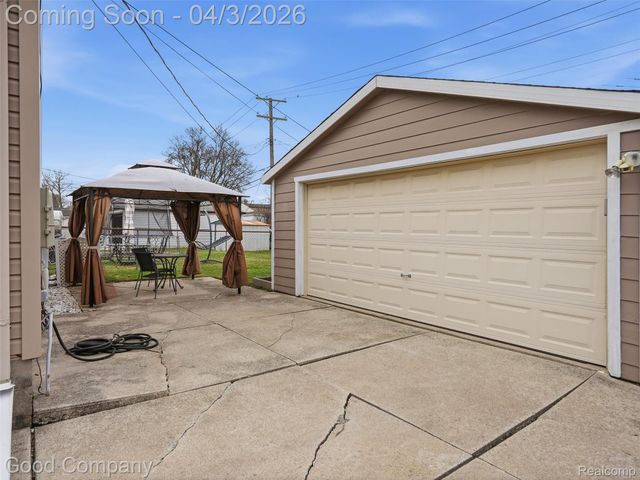 27825 Kaufman Street, Roseville, MI 48066
