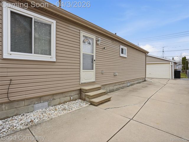27825 Kaufman Street, Roseville, MI 48066