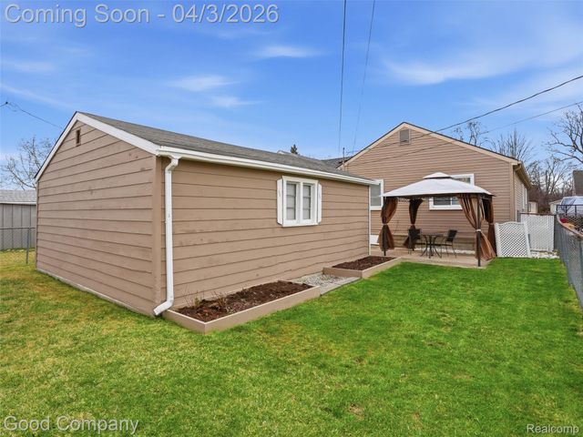 27825 Kaufman Street, Roseville, MI 48066