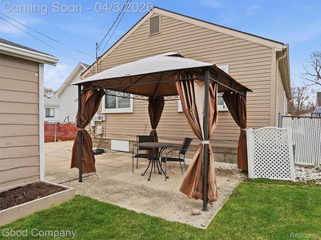 27825 Kaufman Street, Roseville, MI 48066