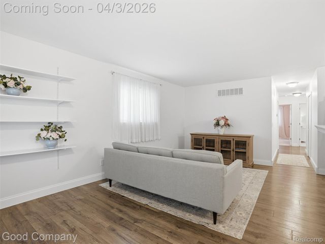 27825 Kaufman Street, Roseville, MI 48066