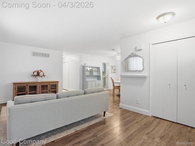 27825 Kaufman Street, Roseville, MI 48066