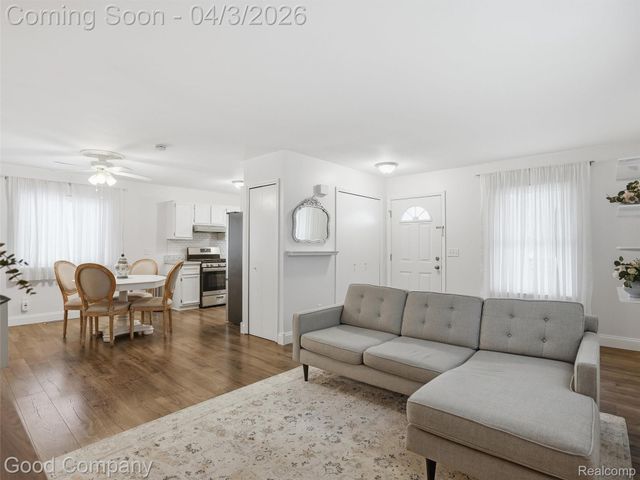 27825 Kaufman Street, Roseville, MI 48066