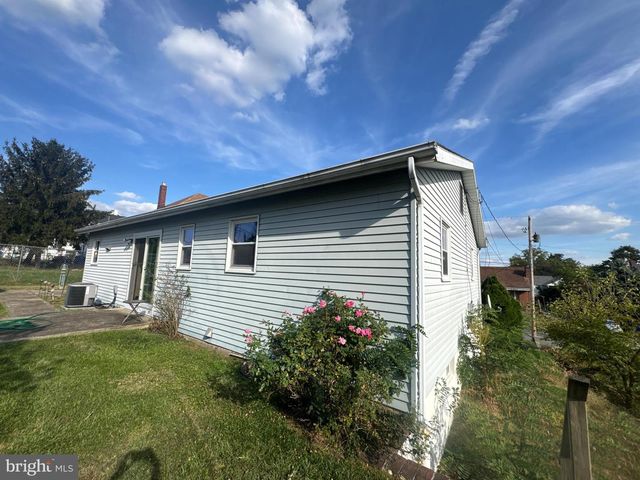 1009 MAIN ST, Harrisburg, PA 17113