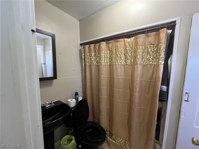 2135 W 96th Street, Cleveland, OH 44102