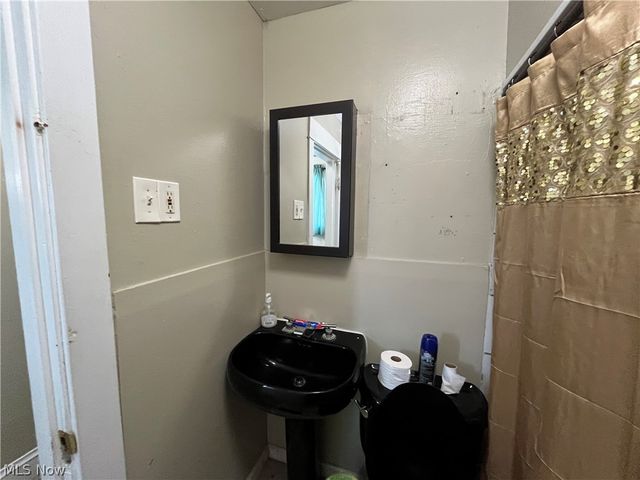 2135 W 96th Street, Cleveland, OH 44102