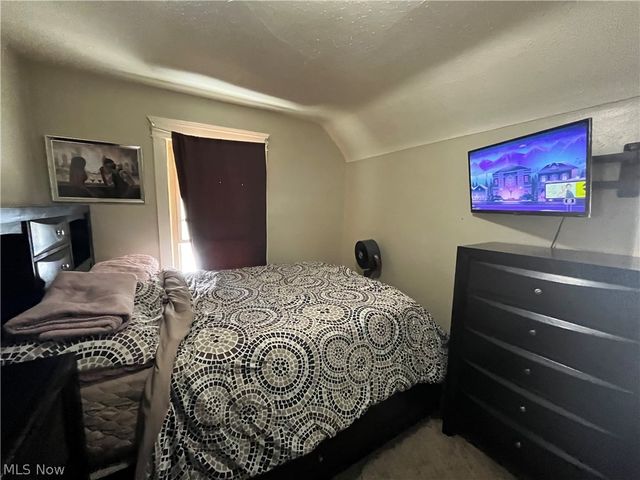 2135 W 96th Street, Cleveland, OH 44102