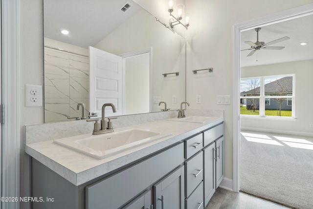 8393 HELMSLEY Boulevard, Jacksonville, FL 32119