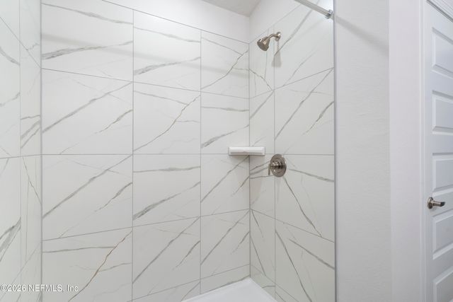 8393 HELMSLEY Boulevard, Jacksonville, FL 32119