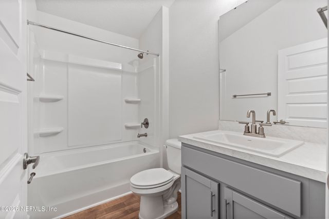 8393 HELMSLEY Boulevard, Jacksonville, FL 32119