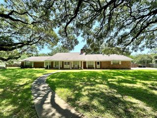 4 Renwick Street, Bay City, TX 77414