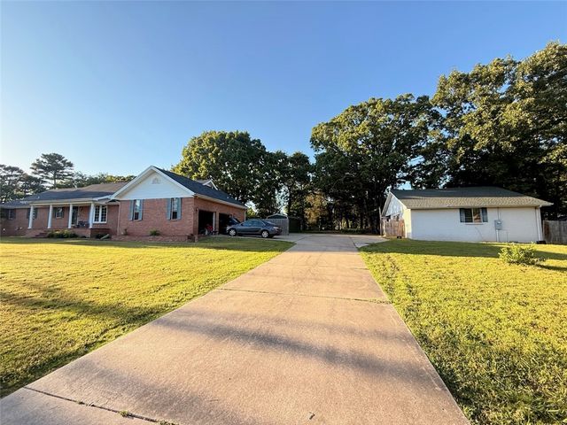 1014 Norristown Circle, Russellville, AR 72802