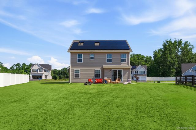 20 Stonewall Circle, Poughkeepsie, NY 12603