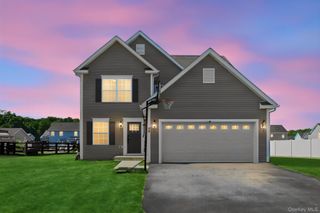 20 Stonewall Circle, Poughkeepsie, NY 12603