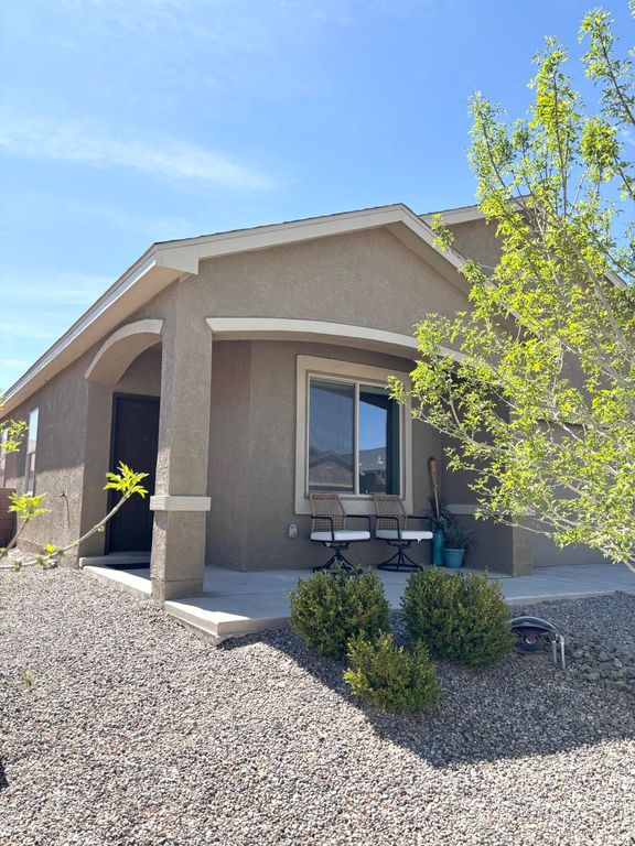 Image 1 of property listing at 3413 N Oregon Trail Road NE, Rio Rancho, NM 87144