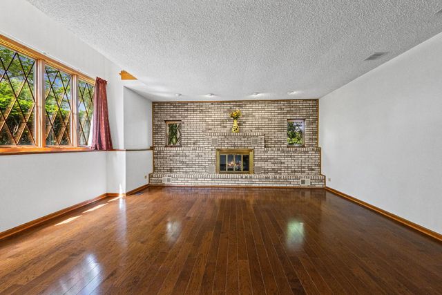 32675 N Forest Drive, Grayslake, IL 60030