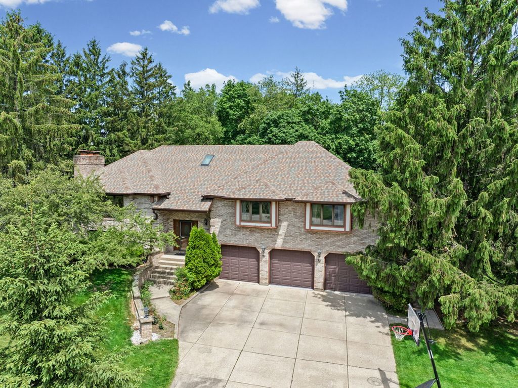 32675 N Forest Drive, Grayslake, IL 60030