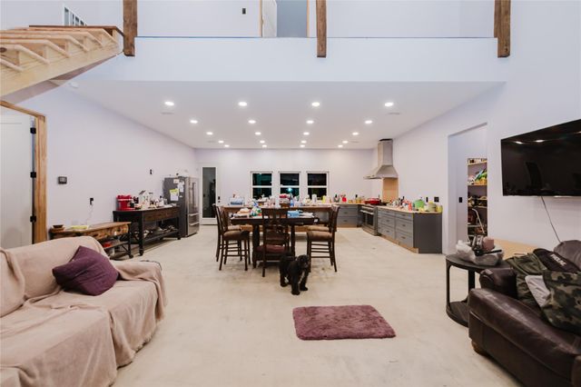 100 Rocky Hollow DR, Burnet, TX 78611