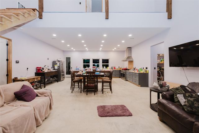 100 Rocky Hollow DR, Burnet, TX 78611