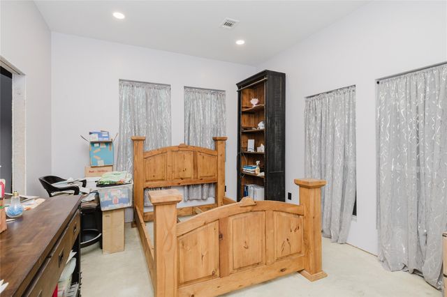 100 Rocky Hollow DR, Burnet, TX 78611