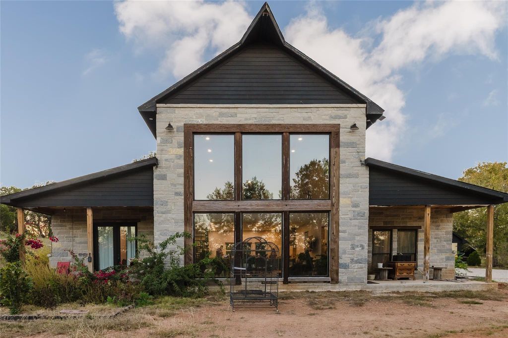 100 Rocky Hollow DR, Burnet, TX 78611